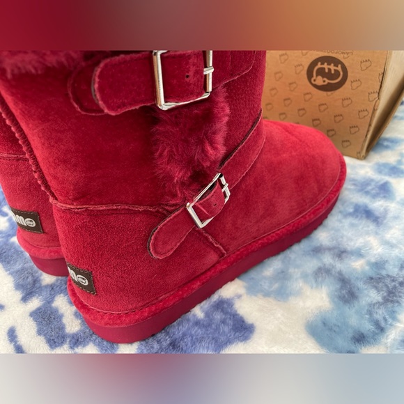 New in Box Leather Lamo Faux Fur Boots - buckles on side - Red Wine Color Size 9 - Picture 5 of 14